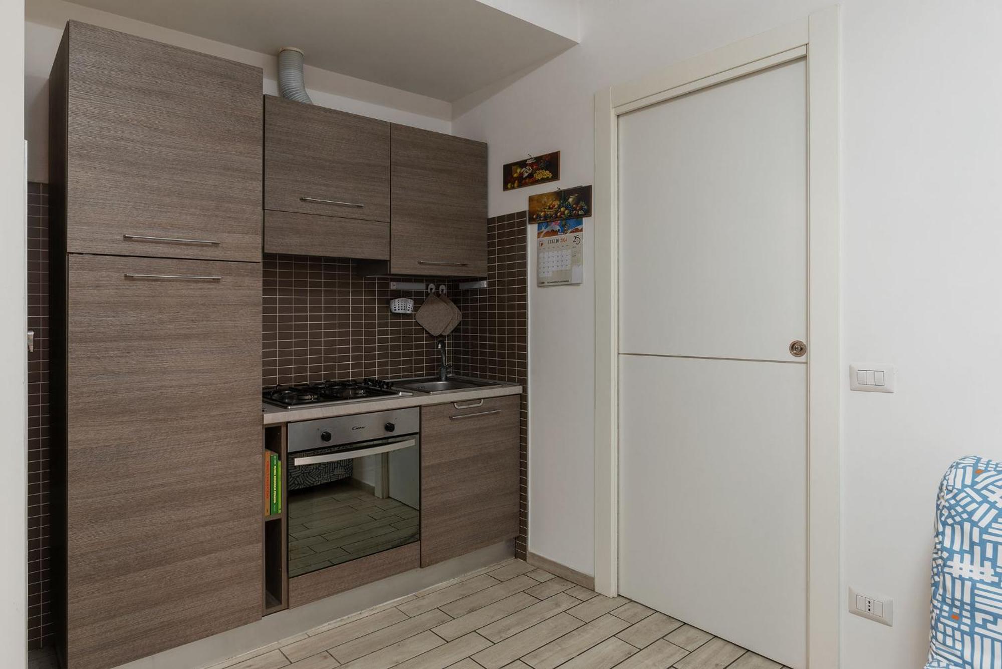 Joivy Sleek Flat With Easy Access To Apartment