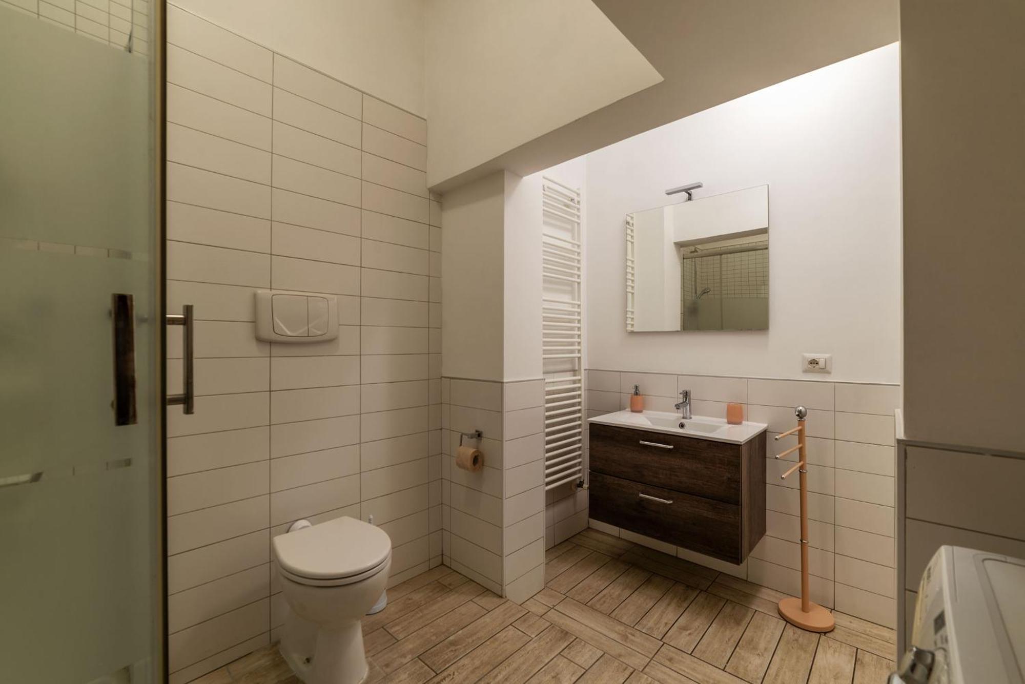Joivy Sleek Flat With Easy Access To Apartment Rom